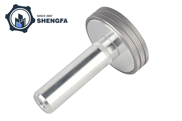 Wat zijn de belangrijkste voordelen van respectievelijk smeden en gieten?